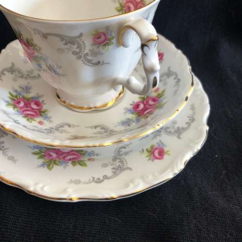 Royal Albert Teanquility trio