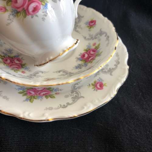 Royal Albert Teanquility trio