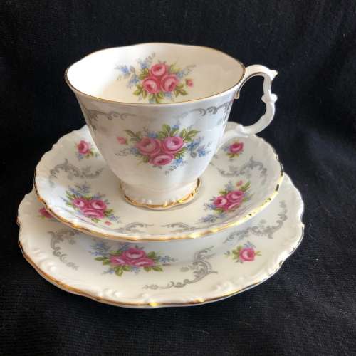 Royal Albert Teanquility trio