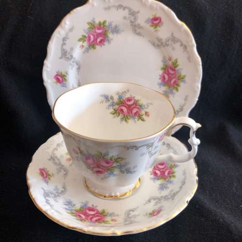 Royal Albert Teanquility trio