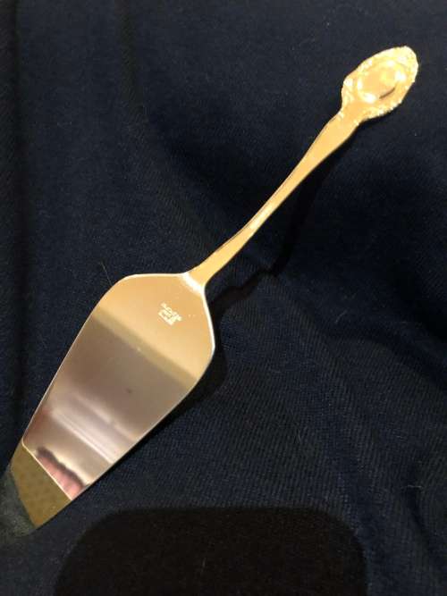 Eetrite gold plated cake lift(CUT1500)