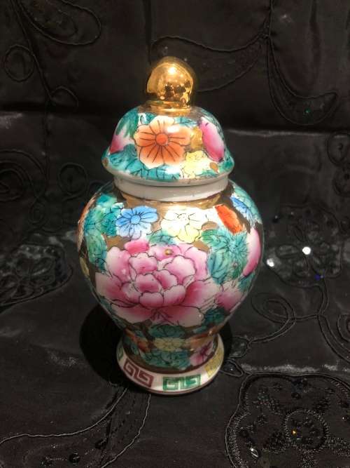 Ginger jar Oriental