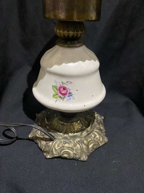 Lamp porcelain/brass vintage