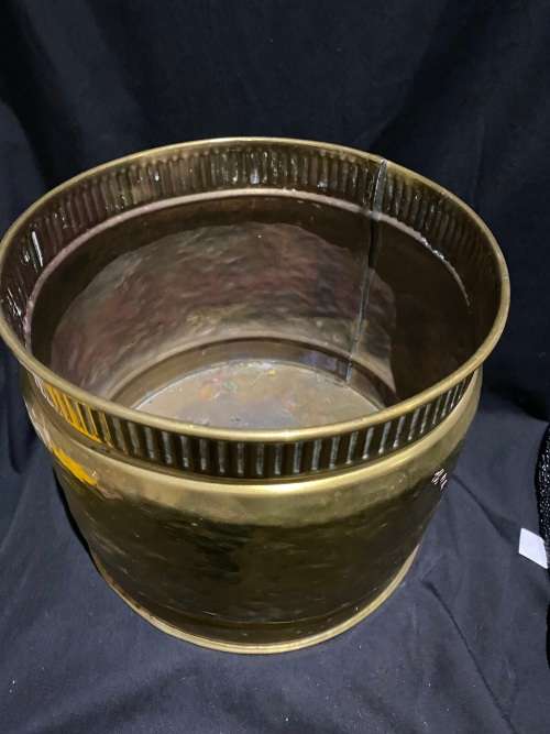 Planter brass
