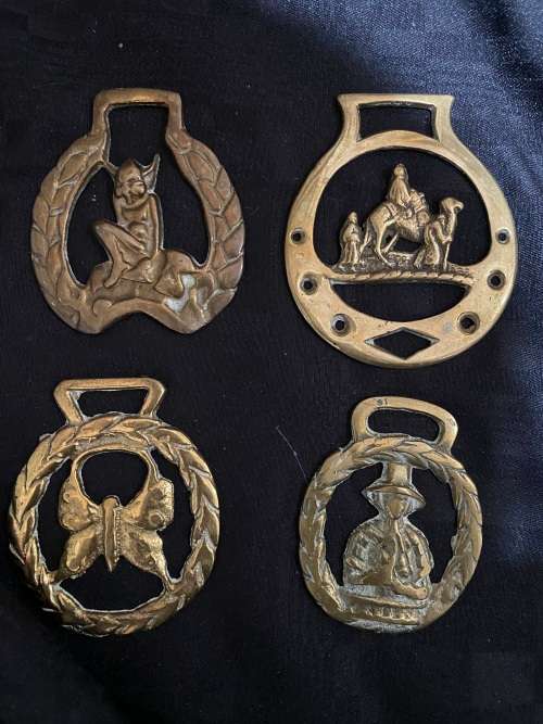 Brasses set x4