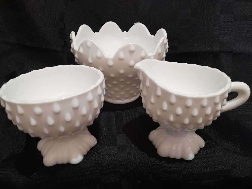 Creamer sugar basin milk glass set