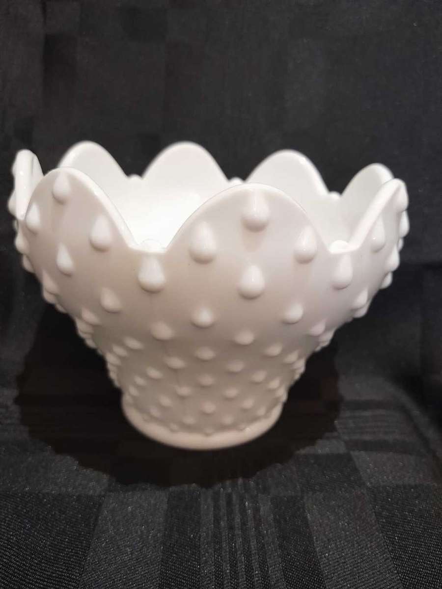 Creamer sugar basin milk glass set