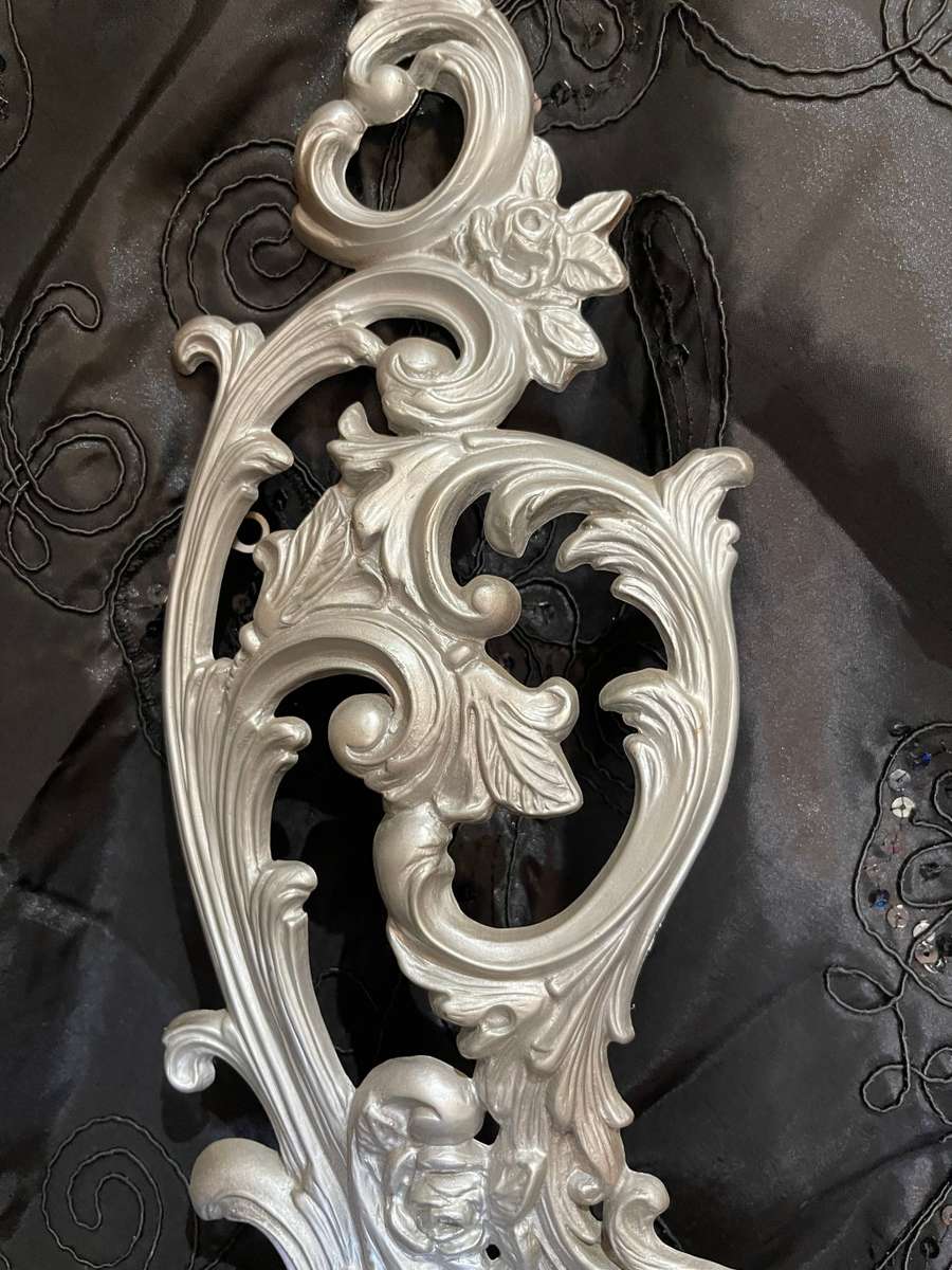 Candle holder wall mountable