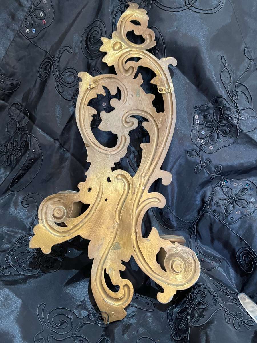 Candle holder wall mountable