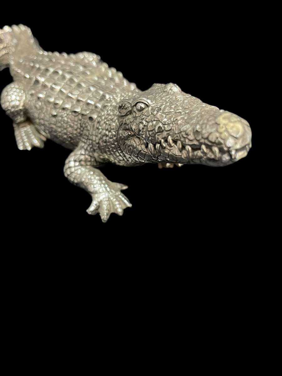 Ornament crocodile metal clad