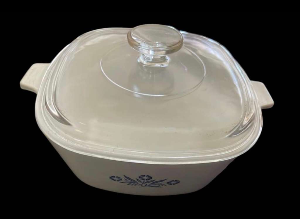 Oven dish Corningware lidded