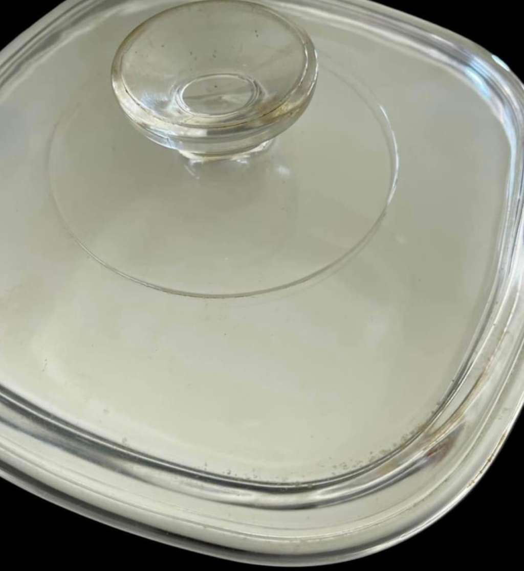 Oven dish Corningware lidded