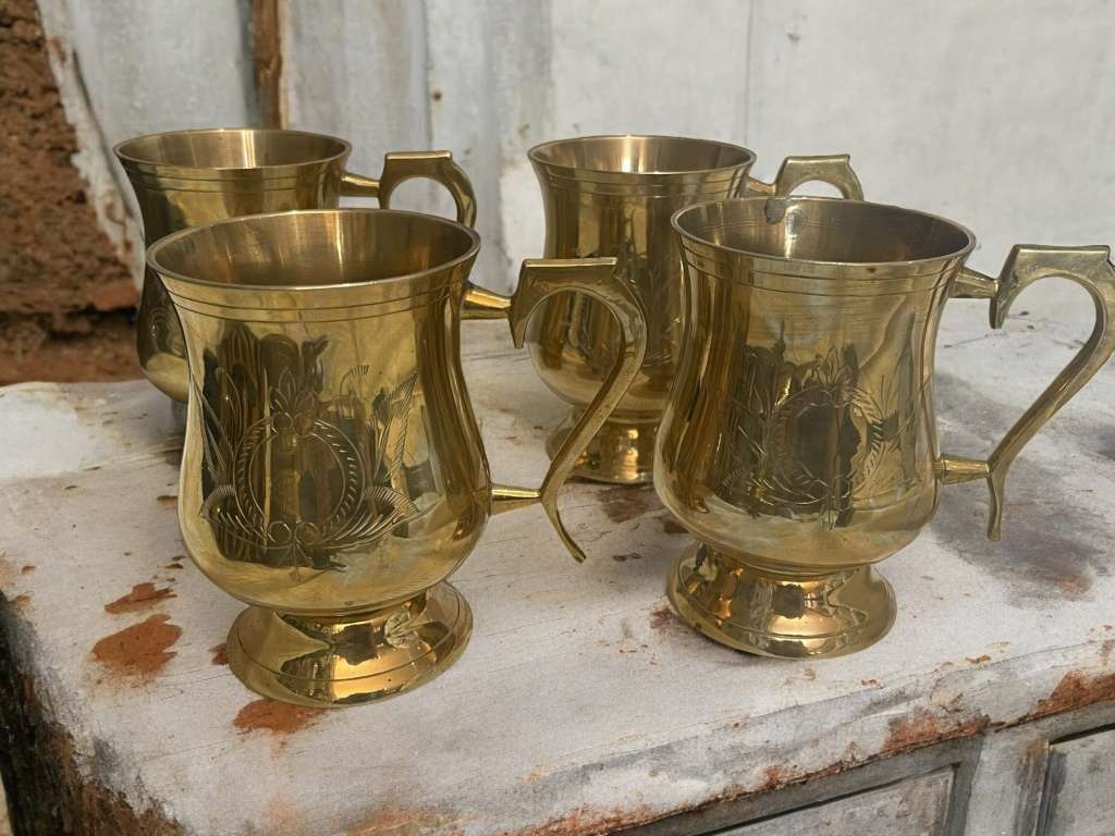 Tankards/mugs brass x4