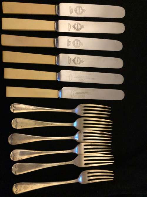Bone Handled Knives & Silver Plated Forks(CUT139)
