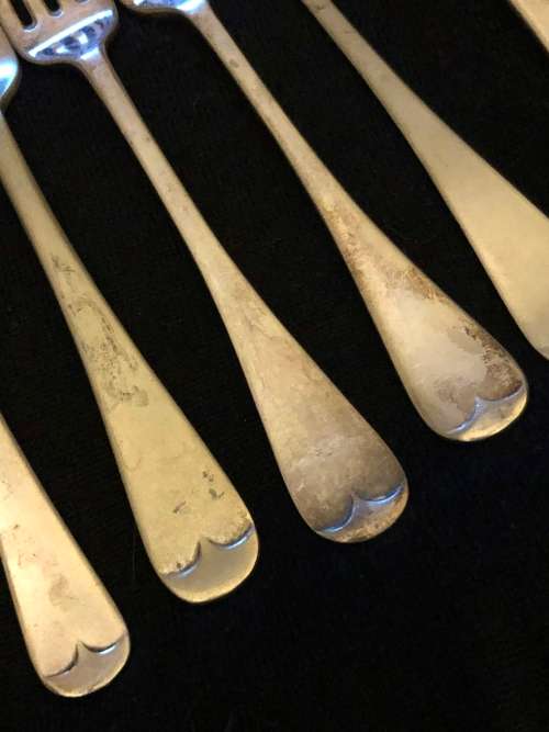 Bone Handled Knives & Silver Plated Forks(CUT139)