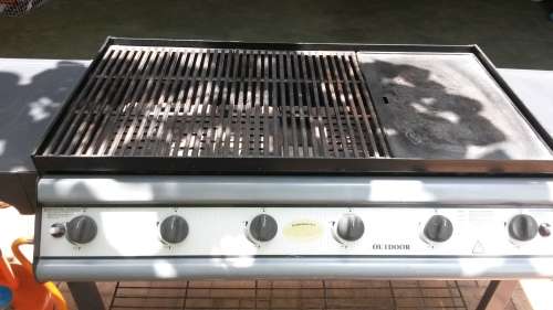 GAS  OUTDOOR BRAAI  WITHOUT GAS TANK