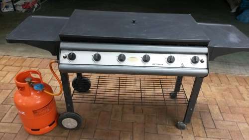 GAS  OUTDOOR BRAAI  WITHOUT GAS TANK