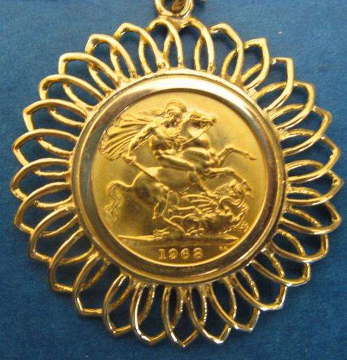 Beautiful Gold Coin (British Sovereign) - Ladies Pendant