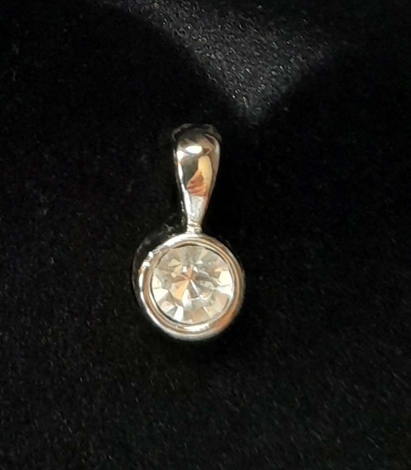 Stainless steel cubic zirconia pendant