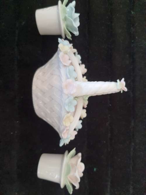 VINTAGE FIGURINE SALT AND PEPER DISPENSOR