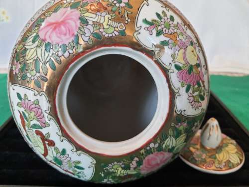 ANTIQUE JAPANESE A FARMERS SCENE HAND PAINTED GINGER JAR IN MINT CONDITION