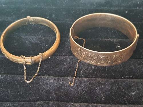VINTAGE BRACELETS IN GOOD CONDITION