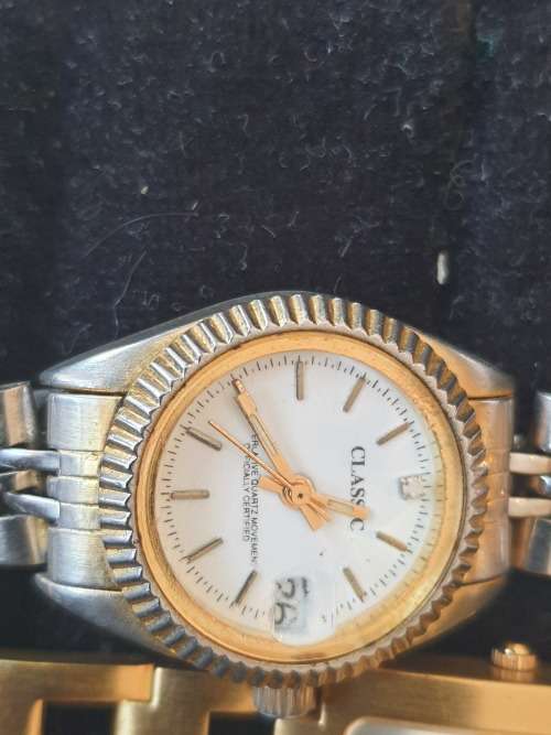 VINTAGE LADIES WATCHES JOBLOT ALL NEEDS BATTERIES AND A SERVICE