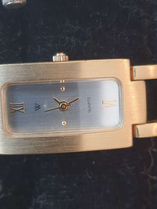 VINTAGE LADIES WATCHES JOBLOT ALL NEEDS BATTERIES AND A SERVICE