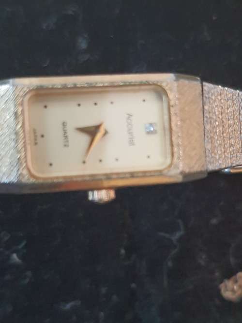 VINTAGE LADIES WATCHES JOBLOT ALL NEEDS BATTERIES AND A SERVICE
