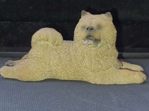 A CHOW DOG MADE IN THE US VIRGIN ISLAND CRYSTAL WORKS FIGURINE IN ACCEPTIONAL CONDITION