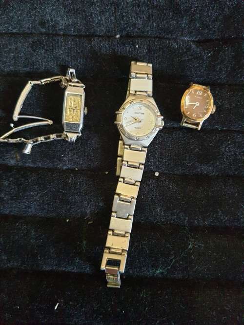 A JOBLOT VINTAGE WOMANS WATCHES