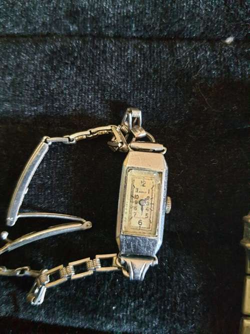 A JOBLOT VINTAGE WOMANS WATCHES