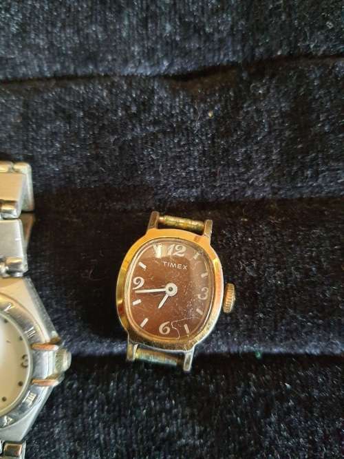 A JOBLOT VINTAGE WOMANS WATCHES