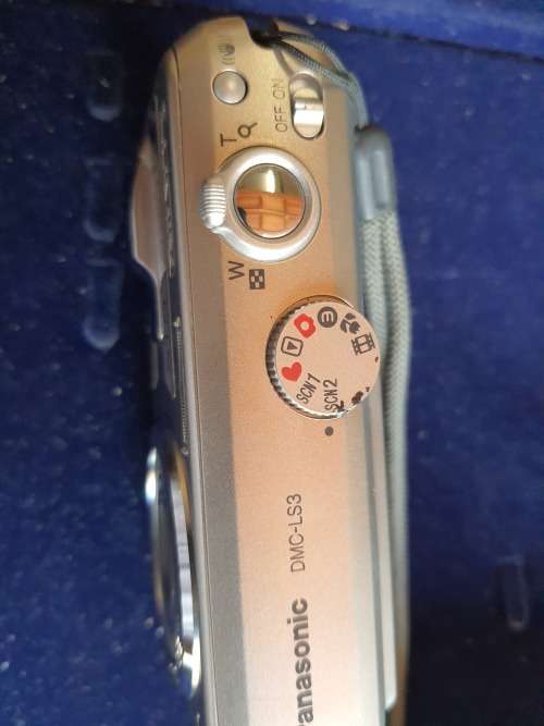 3 DIGITAL COMPACT TRAVEL CAMERAS ALL NEED BATTERIES BUT IN WORKING ORDER