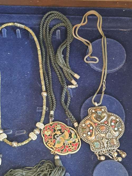 EX MILADYS STORE OLD NEW STOCK NECKLACES JOBLOT