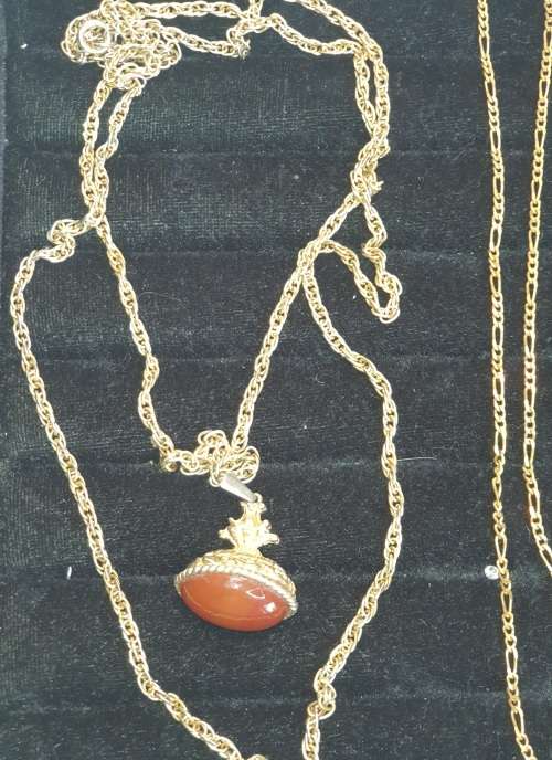 A VINTAGE JOBLOT ELEGANT SILVER TONE AND GOLD PLATE NECKLACES WITH PENDANTS