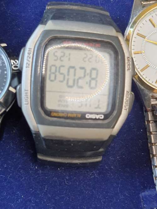 A VINTAGE COLLECTION WRIST WATCHES SOLD AS IS NOT TESTED