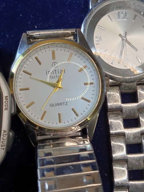 A VINTAGE COLLECTION WRIST WATCHES SOLD AS IS NOT TESTED