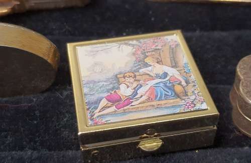 A MIXED LOT OF JEWELRY CONTAINERS FOR THE LADIES