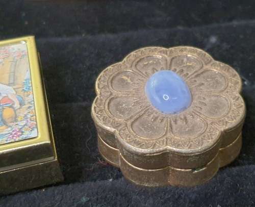 A MIXED LOT OF JEWELRY CONTAINERS FOR THE LADIES