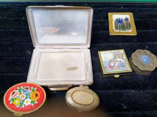 A MIXED LOT OF JEWELRY CONTAINERS FOR THE LADIES