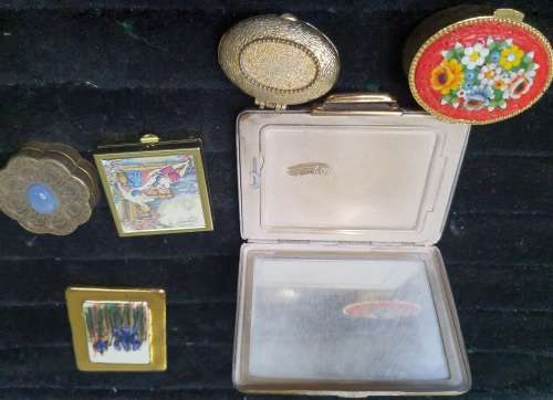 A MIXED LOT OF JEWELRY CONTAINERS FOR THE LADIES