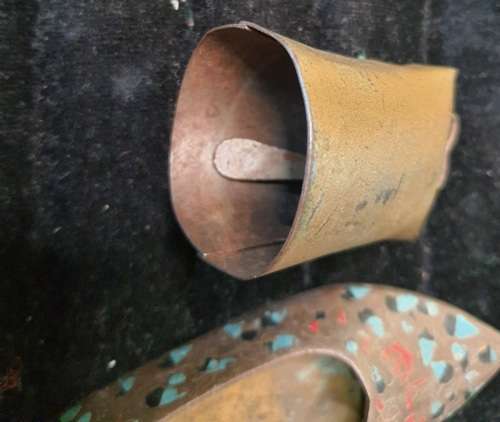 A COLLECTION OF BRASS ORMENTS SOLD AS IS