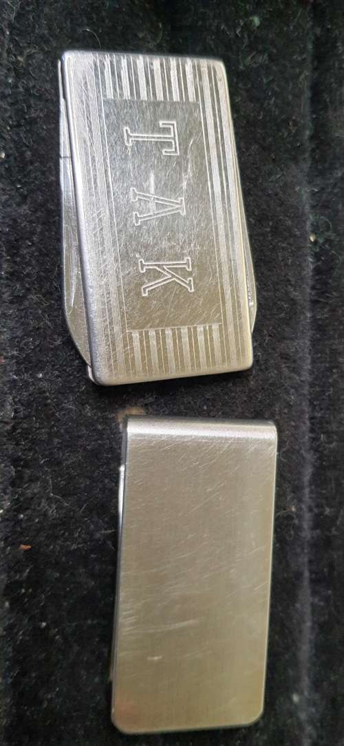 A VINTAGE ORNAMENTAL MINING CARRIAGE DESK TOP AND 2 GENTLEMENS MONEY CLIPS STAINLESS TEEEL SOLD AS