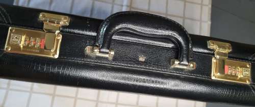 A BRAND NEW GERMAN SBS LEATHER BRIEF CASE SOLD AS IS