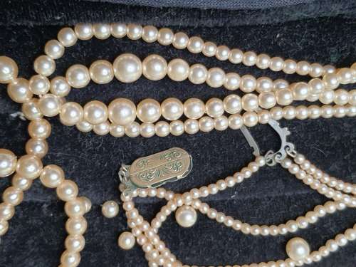 A VINTAGE JOBLOT CULTURED PEARL NECKLACES SOME MAY NEED NEW CLASPS SOLD AS IS