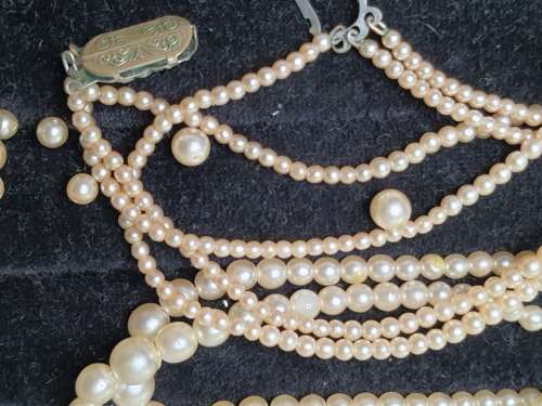 A VINTAGE JOBLOT CULTURED PEARL NECKLACES SOME MAY NEED NEW CLASPS SOLD AS IS