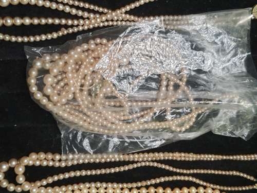 A VINTAGE JOBLOT CULTURED PEARL NECKLACES SOME MAY NEED NEW CLASPS SOLD AS IS
