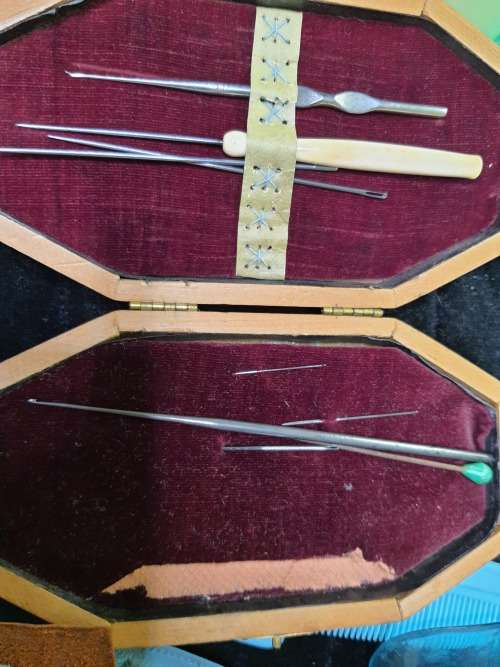 A VINTAGE JOBLOT TRAVELERS PEDICURE AND POLAROID GLASSES SOLD AS IS