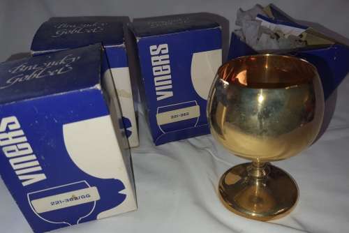 A VINTAGE SET OF 4 GOLD AND SILVER PLATED BRANDY GOBLETS SOLD AS IS